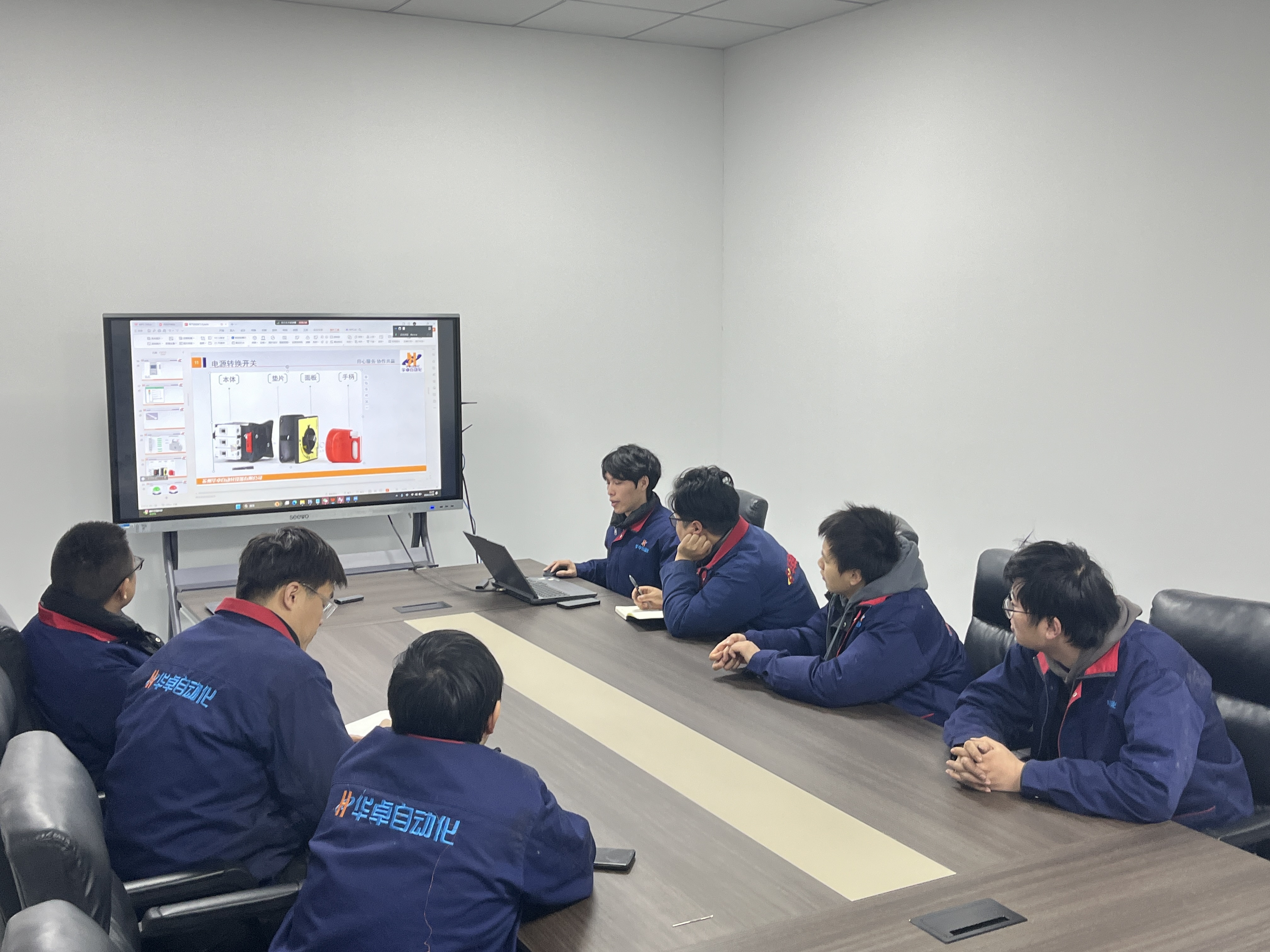 Latest company blogs about Huazhuo Grubu Elektrik Ekibi Otomasyon Ekipmanlarının Performansını Artırmak İçin Uzmanlık Paylaşıyor