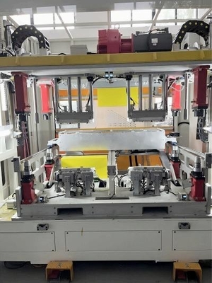 380V Sıcak Baskı Kapak Makinesi Otomobil Kapı Paneli Medallion Parçası Yumuşak ile Laminasyon