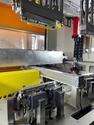 380V Sıcak Baskı Kapak Makinesi Otomobil Kapı Paneli Medallion Parçası Yumuşak ile Laminasyon
