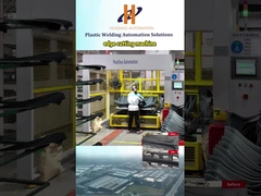 Robotlar plastik parçaları rotomolding'den sonra kesiyor