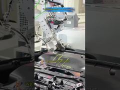 Araba Kapı Paneli Montaj Hattı: Sünger şeritleri presleme → Sıcak perçin kaynak → Vida sıkma